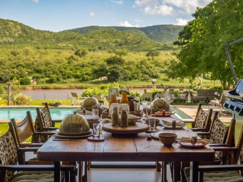 Kambaku River Lodge in Matsulu