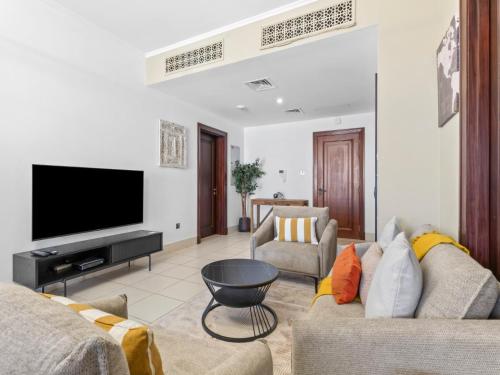 Iconic Views -Stylish 2BR Near Burj Khalifa- Yansoon, Dubai (foto 3)