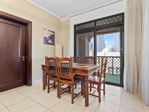 Iconic Views -Stylish 2BR Near Burj Khalifa- Yansoon, Dubai (foto 6)