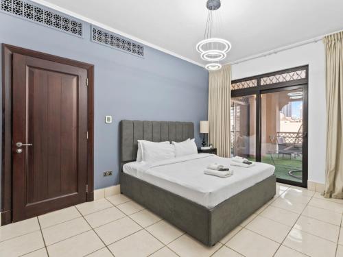 Iconic Views -Stylish 2BR Near Burj Khalifa- Yansoon, Dubai (foto 10)