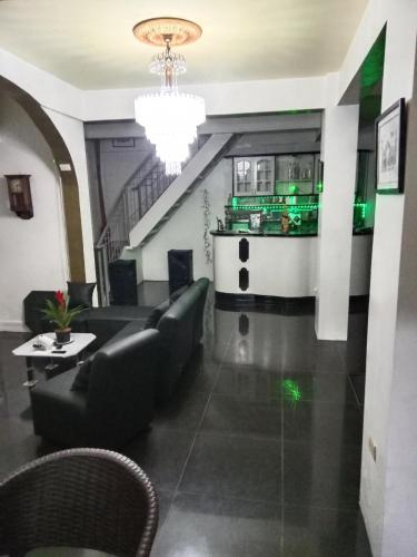 Your Little Resort, calm, secure, Manila (photo 9)