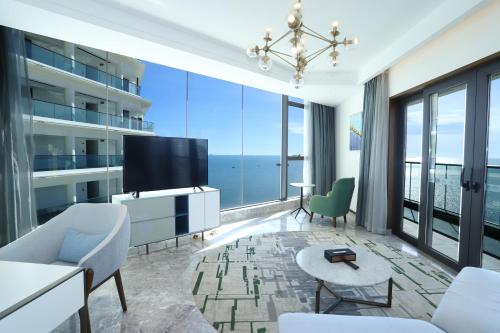 Rock Platinum Sea View Hotel in Санья