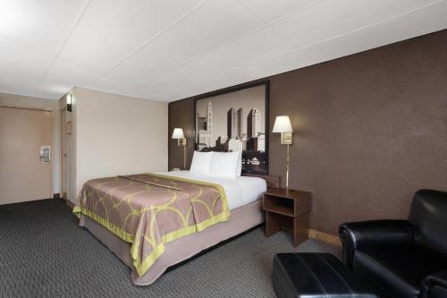 Super 8 by Wyndham Columbus - image 6