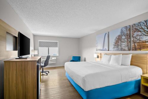Days Inn by Wyndham Collinsville - image 9