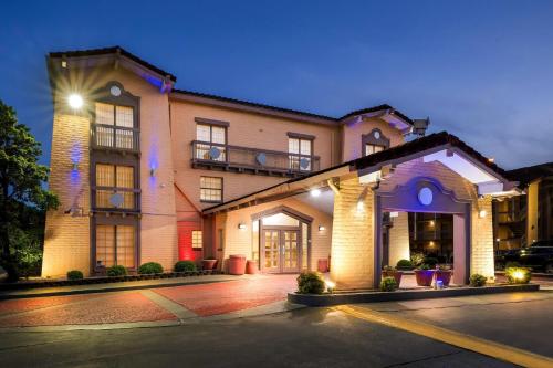 Foto - Days Inn by Wyndham Birmingham/West