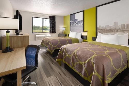 Super 8 by Wyndham South Boston VA - image 11