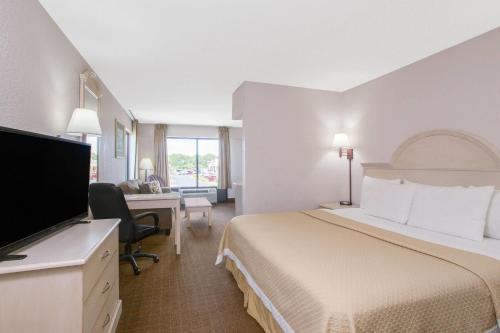 Days Inn & Suites by Wyndham Navarre Conference Center - main image