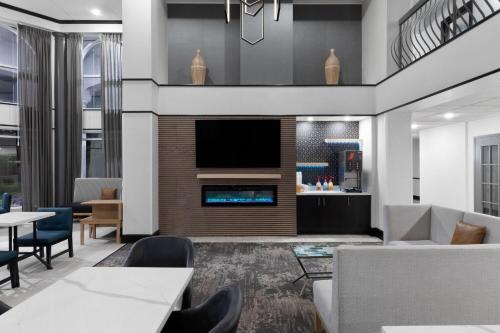 ردهة, لا كوينتا إن آند سويتس باي ويندام هوستن بوش آي إيه إتش ساوث (La Quinta Inn & Suites by Wyndham Houston Bush IAH South) in شمال هيوستن