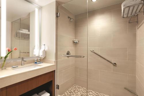 Oceanfront King Studio Suite with Sofa Bed image 5