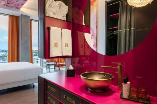 room detail thumbnail 1