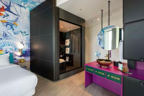 room detail thumbnail 1