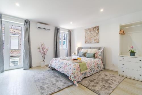 HostWise - Modern & Bright Studio