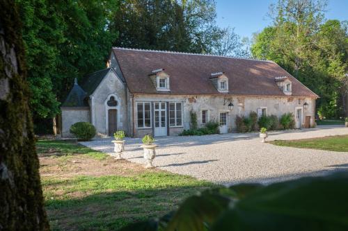 Les charpentes des communs du Château du Sollier - Charme Calme Confort Climatisation à 5mn du péage - Location saisonnière - Bourges