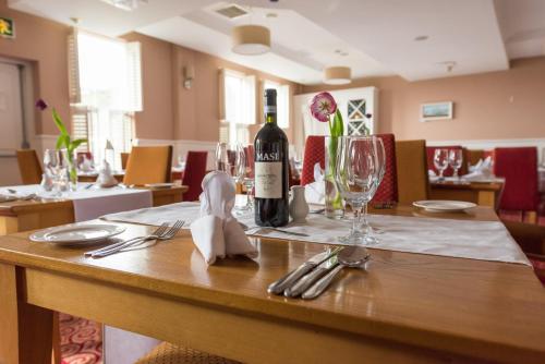 Downings Bay Hotel - main image