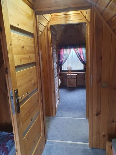 Domek Pod Lasem in Ольштинек