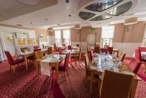 Downings Bay Hotel - image 6