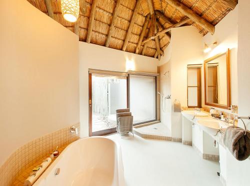 Tambuti Lodge Room Type - Luxury King Room