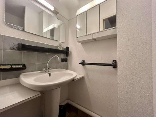 Studio Apartment image 10