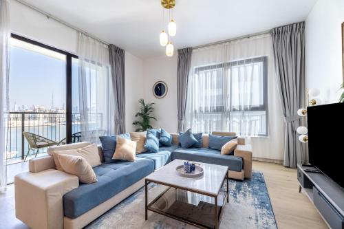 Goldbest Beachfront 2BR La Mer, Dubai