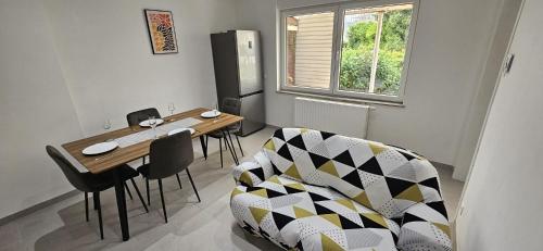 Koplietošanas atpūtas telpa ar TV, Chambre spacieuse in Montignies Sur Sambre