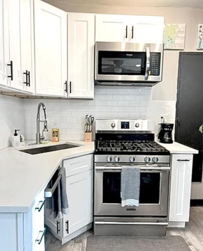 Quiet 1BR, Eat-In Kitchen, Close to Midway thumb 2