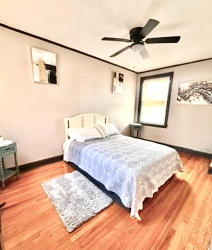 Quiet 1BR, Eat-In Kitchen, Close to Midway in West Elsdon