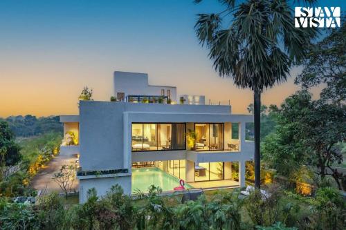 StayVista's Sage Villa - 5BHK Near Kihim Beach with Jacuzzi