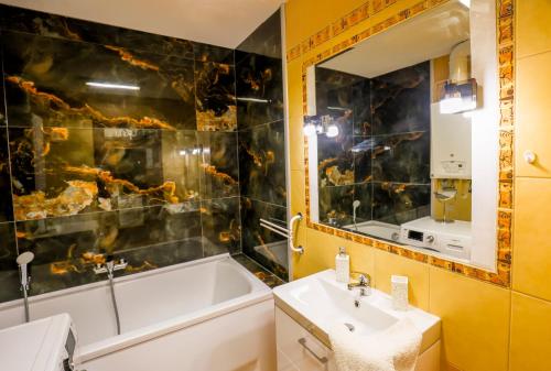 Bathroom, Sunset Suites Fured in Balatonfured