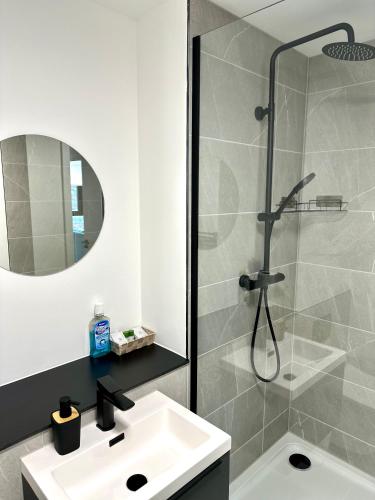 Sleeps 4 Central Ensuite - Parking & CityView, Manchester (photo 7)