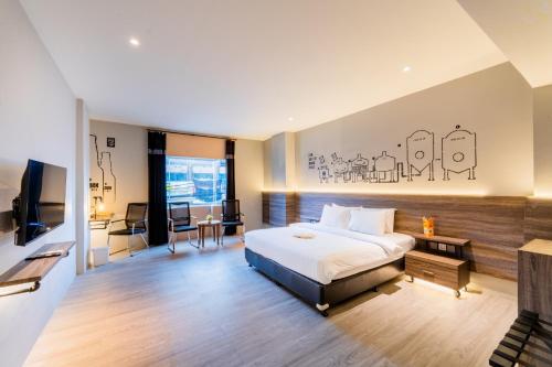 room detail thumbnail 1