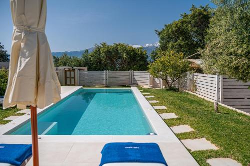 Villa Crista · Áptera