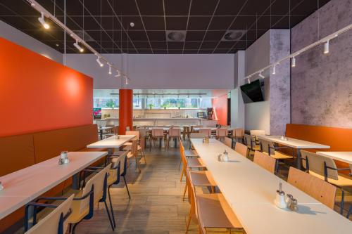 Étterem, ibis budget Hamburg St Pauli Messe near Rickmer Rickmers