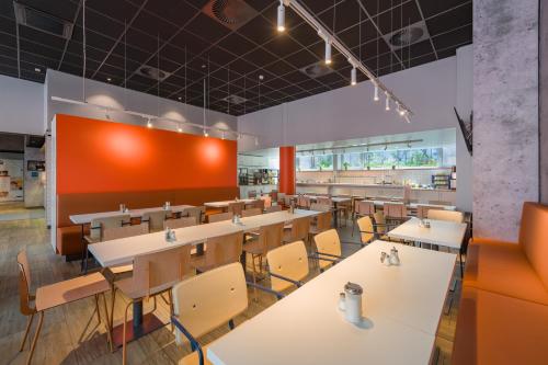 Étterem, ibis budget Hamburg St Pauli Messe near Rickmer Rickmers