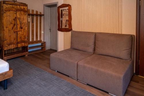 Silveroks Hotel - image 4