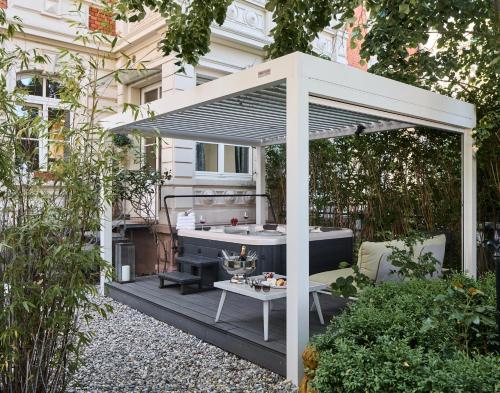 Historical Luxury Homes - Stadtvilla mit Jacuzzi und Garten in Freiburg im Breisgau, Deutschland