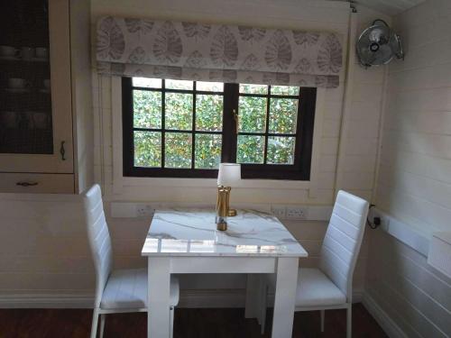 1 Bed Lodge - Southampton - Sleeps 2 - Parking in Sholing