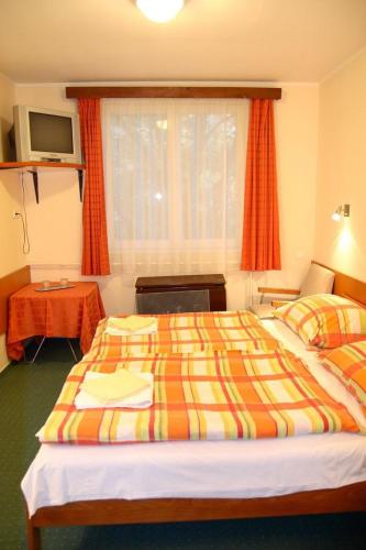 2 twin beds