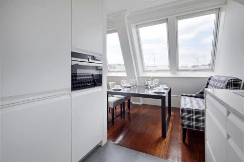 Playa de La Concha 7 Apartment by FeelFree Rentals - image 13