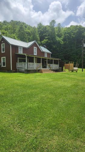 Red River Gorge Farmhouse 50 Acres in Stanton, USA