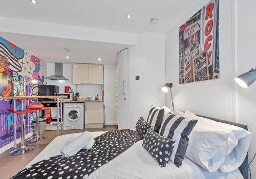Studio Apartment image 6