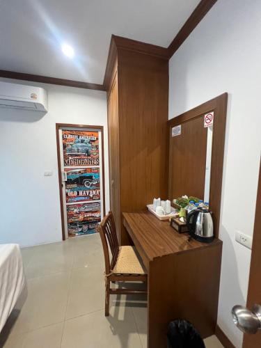 room detail thumbnail 2