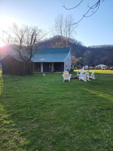 Red River Gorge Farmhouse 50 Acres in Stanton, USA
