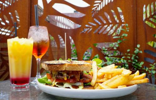 Crown Hotel Surry Hills - main image