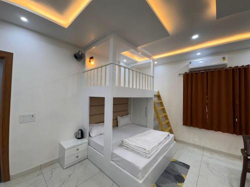 Baromas Retreat in Shivalik Nagar