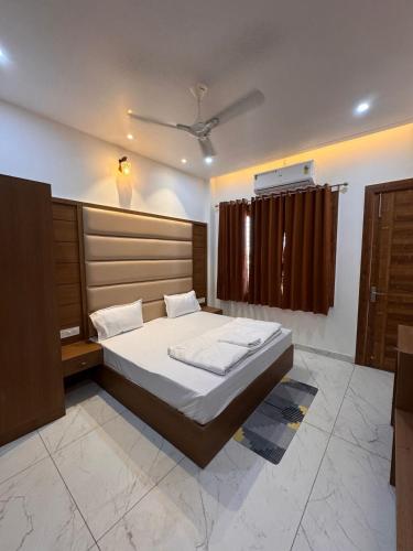 Baromas Retreat in Shivalik Nagar
