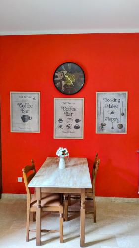 trilocale con ampio terrazzo e posto auto privato gîte à louer Albenga