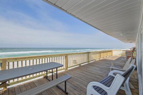 Island Time- Wonderful Private Beachfront Home - Beautiful!