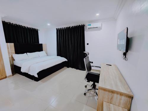 AY 10 Luxury Suites Lekki with Wifi, Heater, Cable TV, AC and Very Secured Estate in 레키