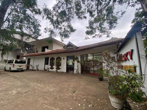 Blue Sky Guest House in Nuwara Eliya