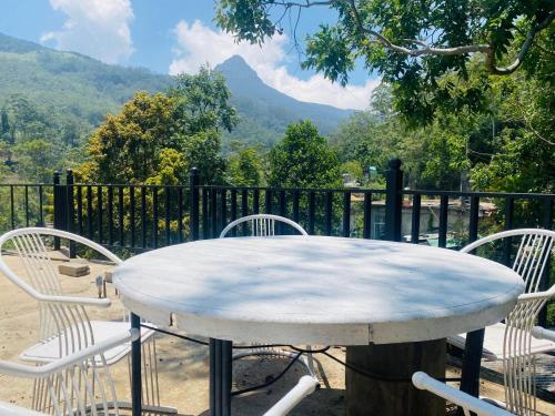 Blue Sky Guest House in Nuwara Eliya